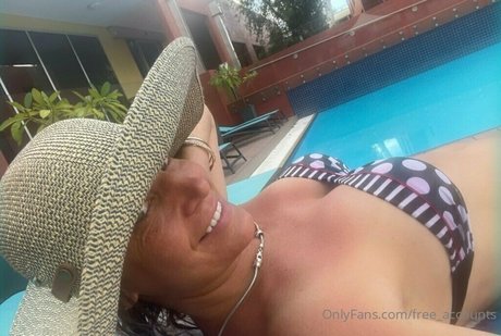 free accounts pretty model pic