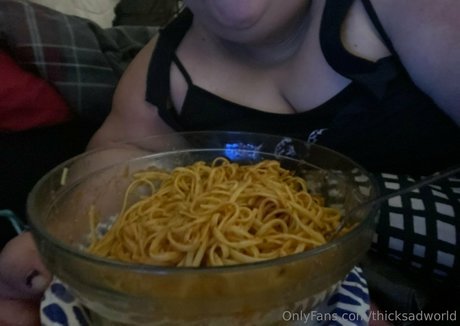 thicksadworld free model photo