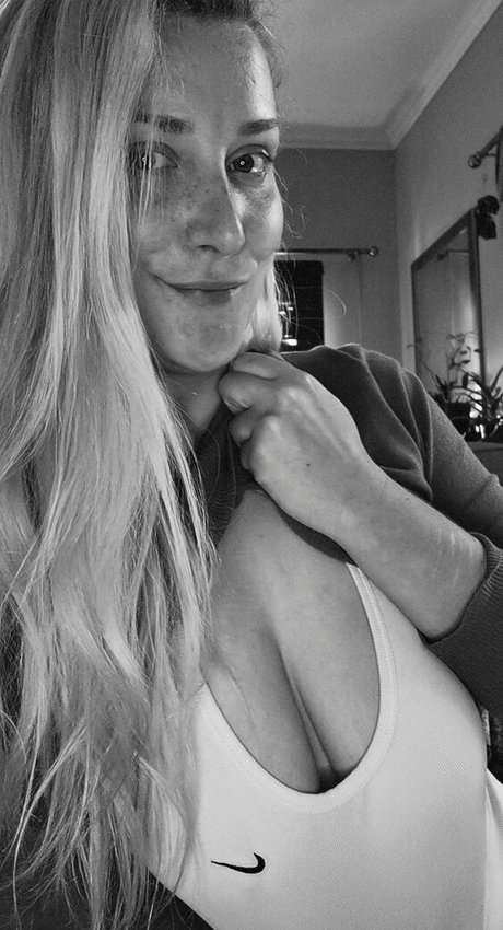 thewickedmuffin naked pornstar picture