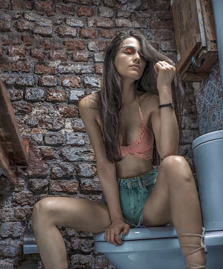 Vahide Bulu pornstar xxx gallery