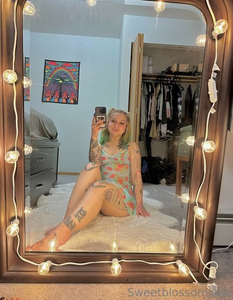 sweetblossomjade model top image