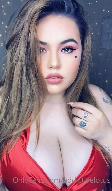 wiickedlotusx model hot pic