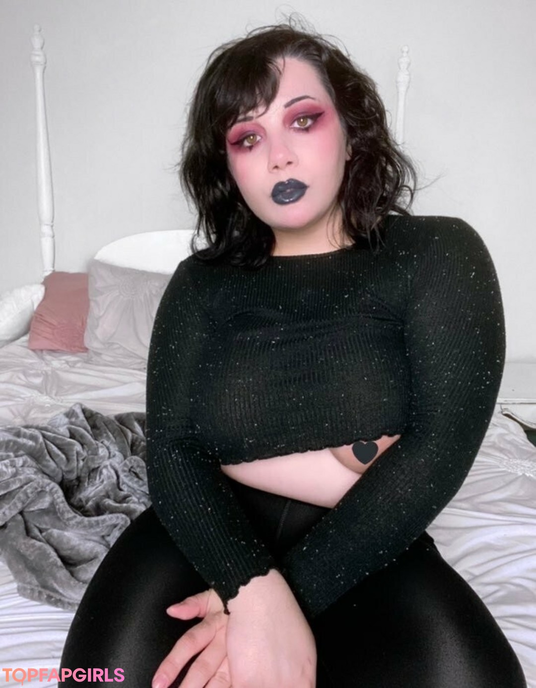 demonlewds model high quality pics