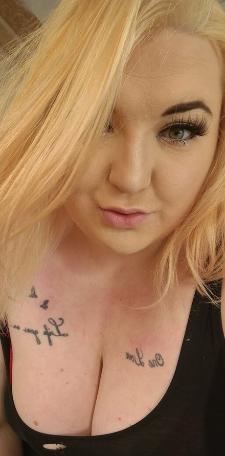 elliemartinxo nudes star pics