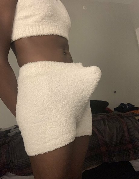 Itsvaleriemay naked model img