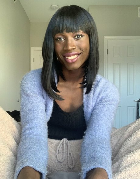 famous female onlyfans hot nude pic