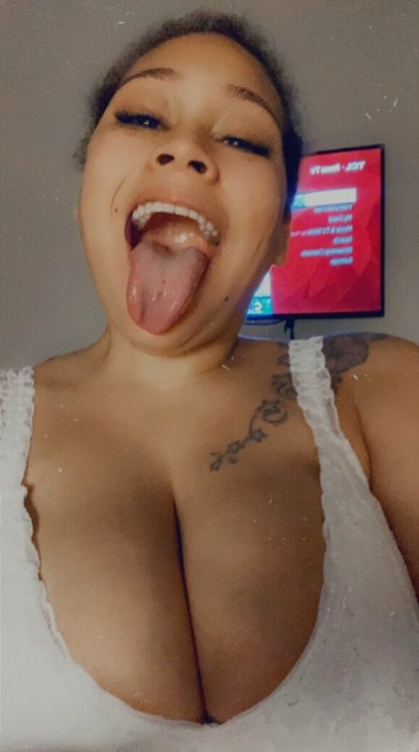 mssynns star nude pics