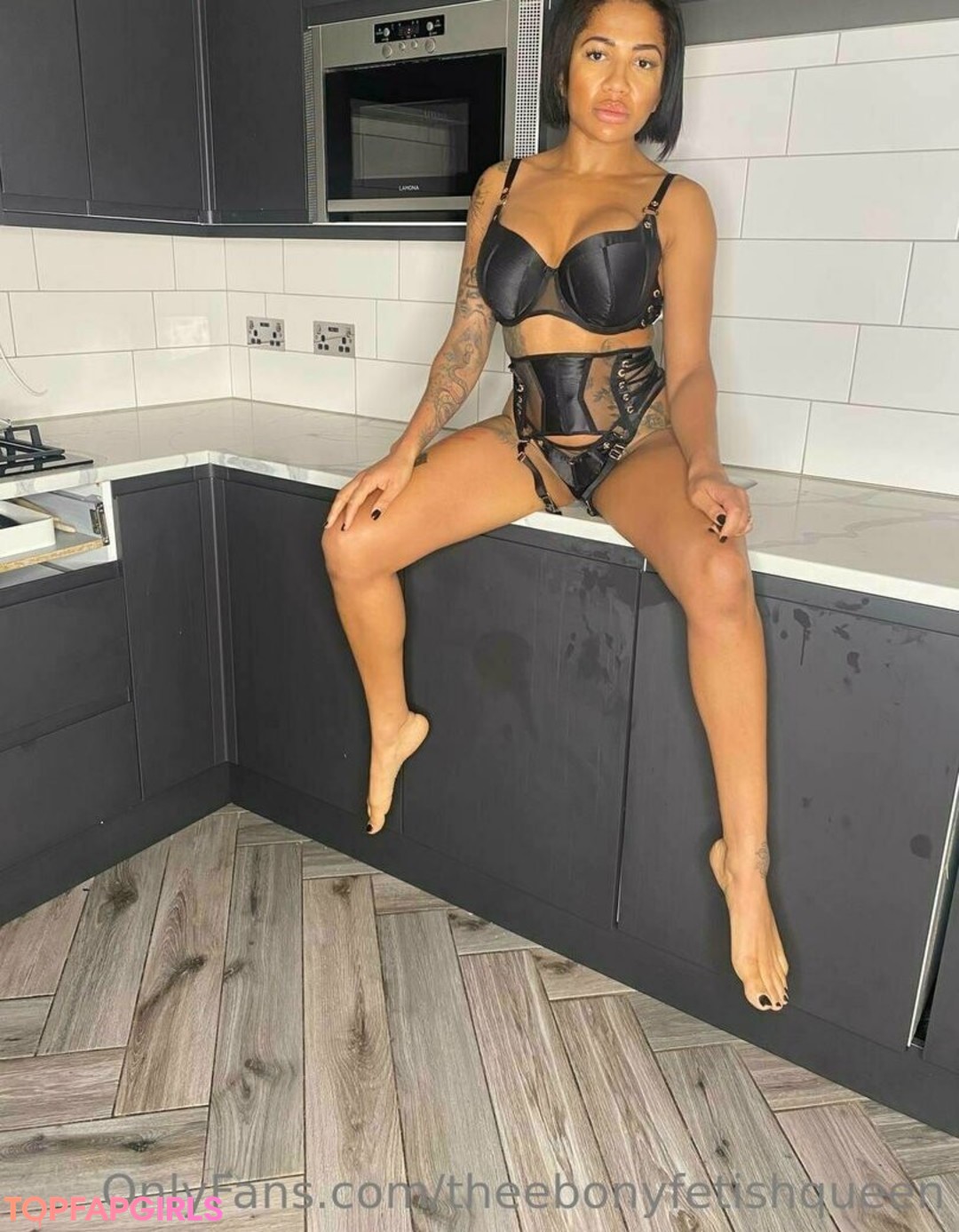 theebonyfetishqueen hot model photo