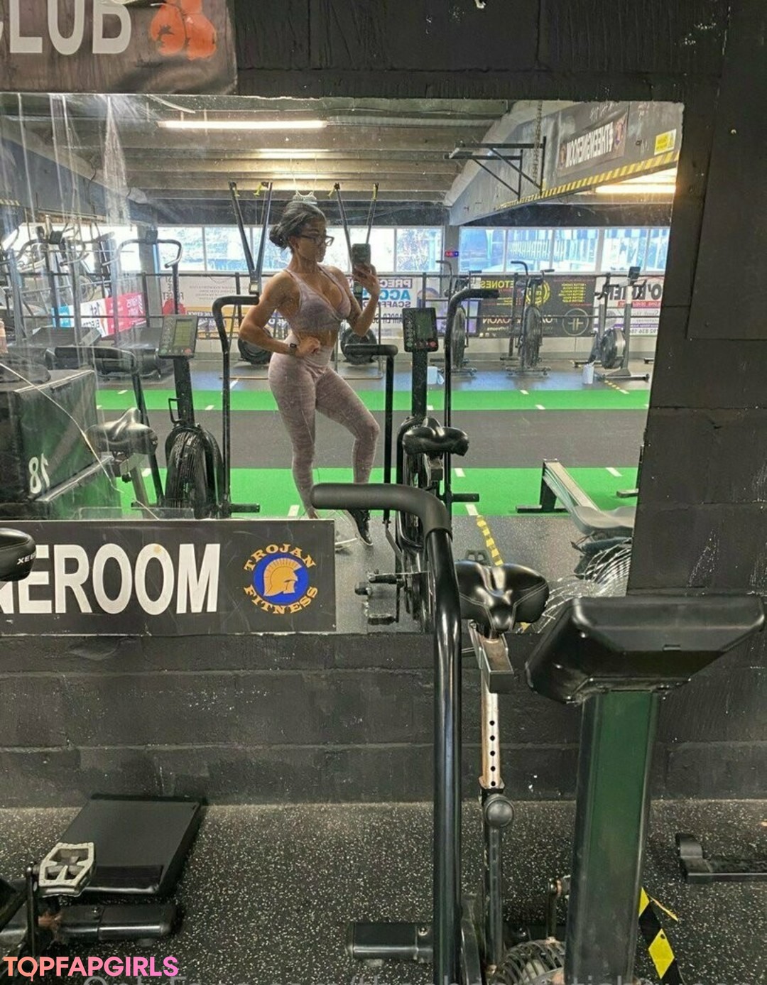 theebonyfetishqueen free pornstar img