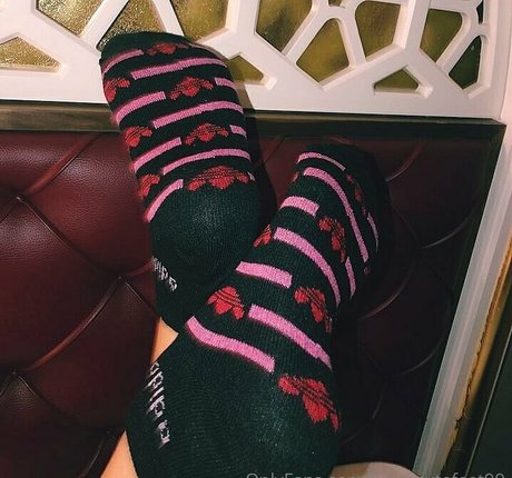 lunascutefeet99 model sexy pic