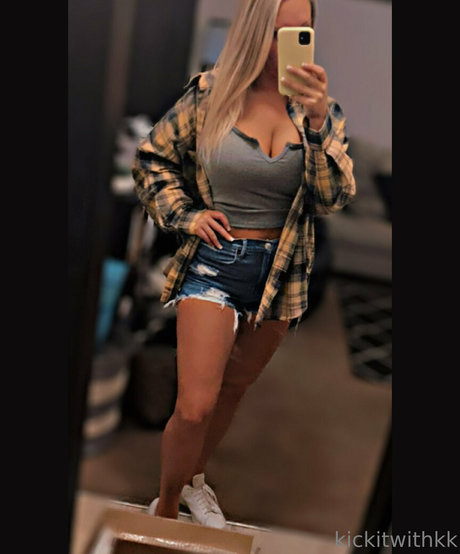 blonde cougar onlyfans nude picture