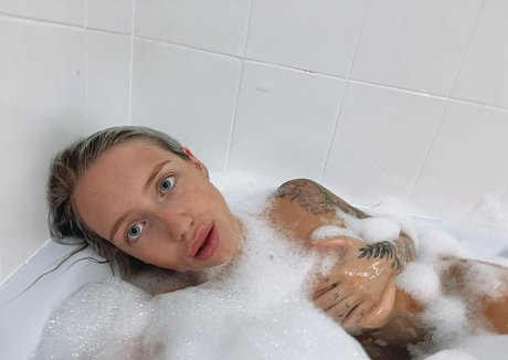 Emily Paul hot model gallery