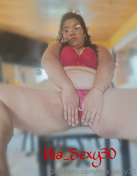 mia sexy30 star top photos