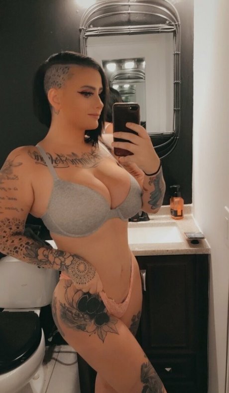 bustybunniforfree model erotic image