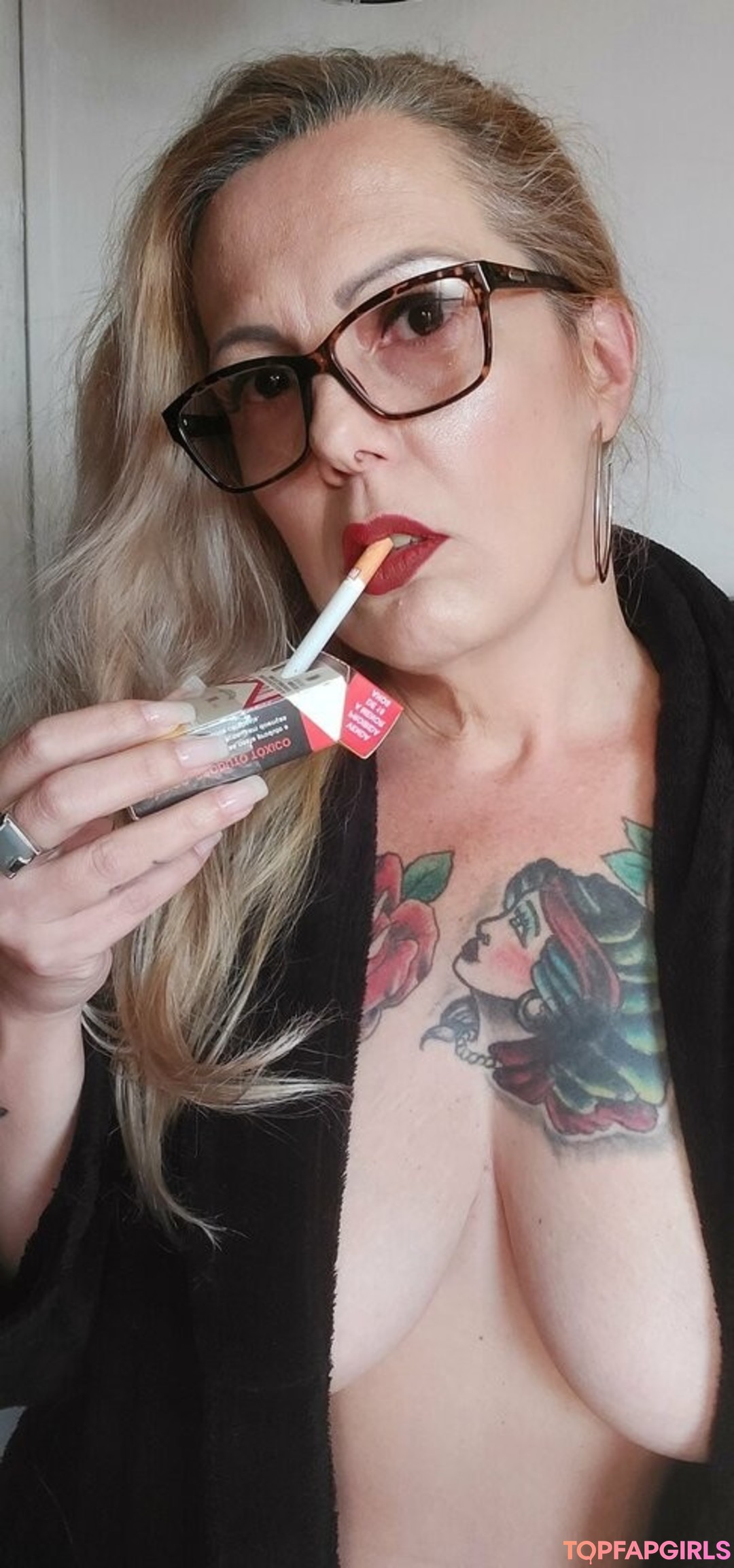 lady smoker queen free actress image