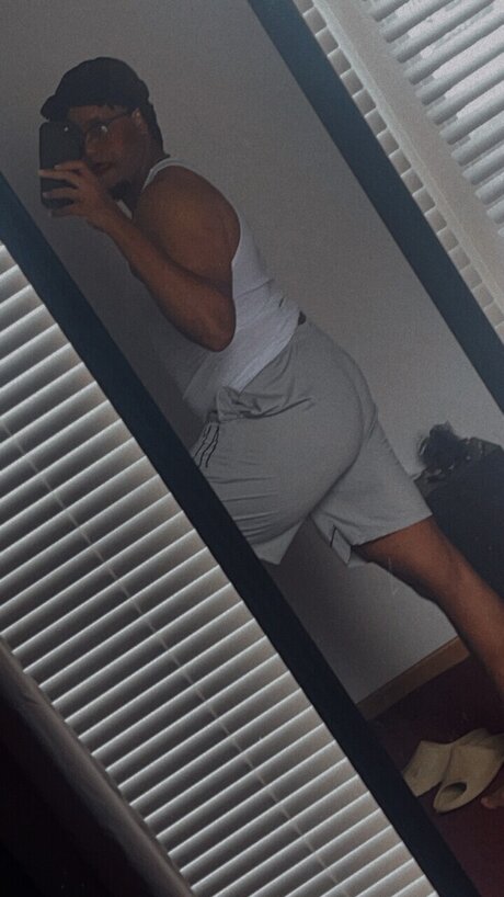 SiahGee model erotic pics