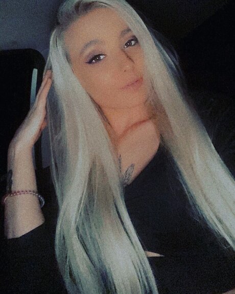 Maykayla22 erotic model photo