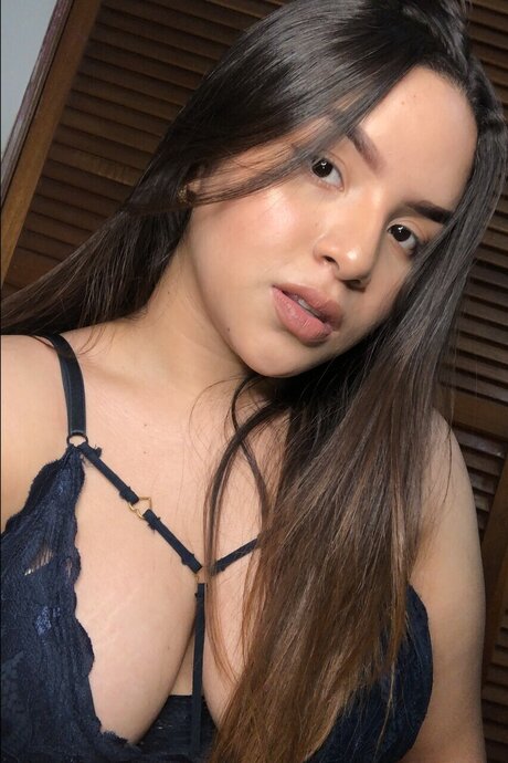 Bella Triz sexy star gallery