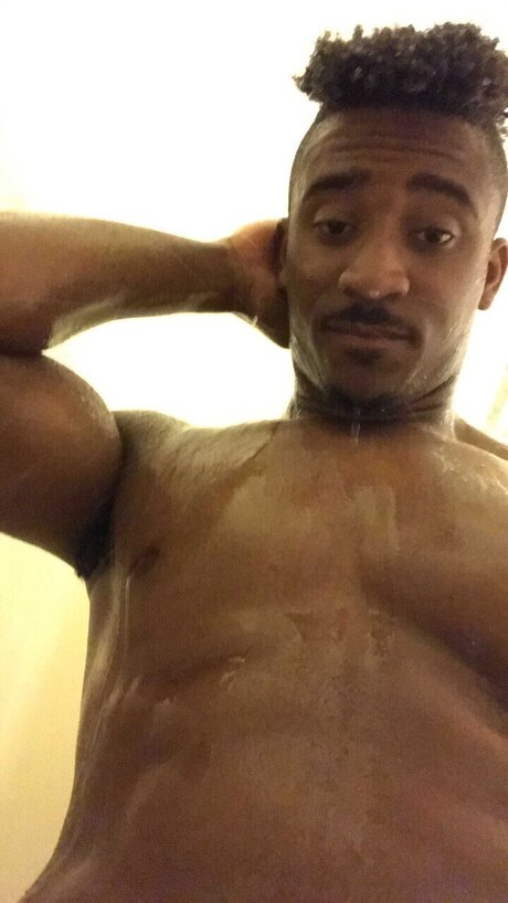 Nathaniel Small nude model picture