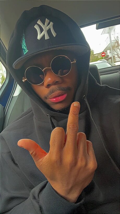 MUNCH model beautiful photo