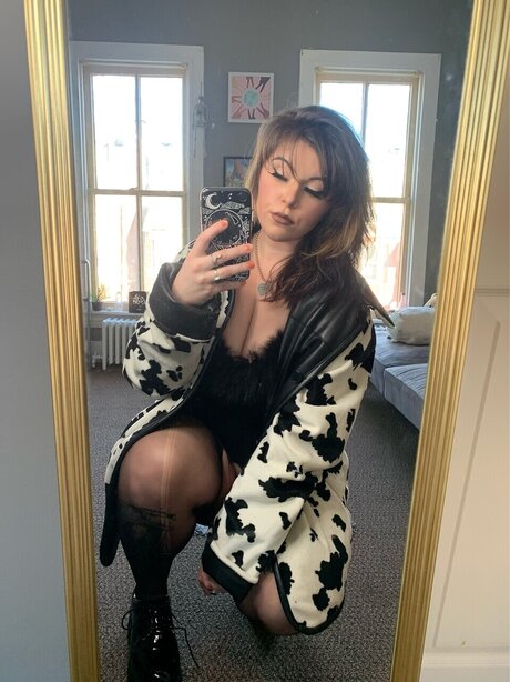 Lovely Lyss nude star photo