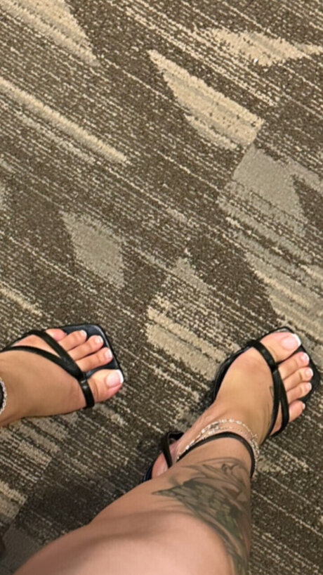 let s feet around_ model pornographic gallery