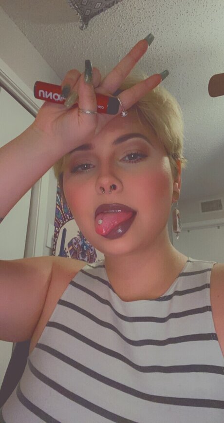 blonde midget onlyfans naked pics