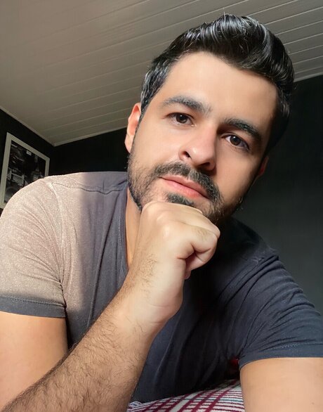 Leonardo Pereira star adult pic