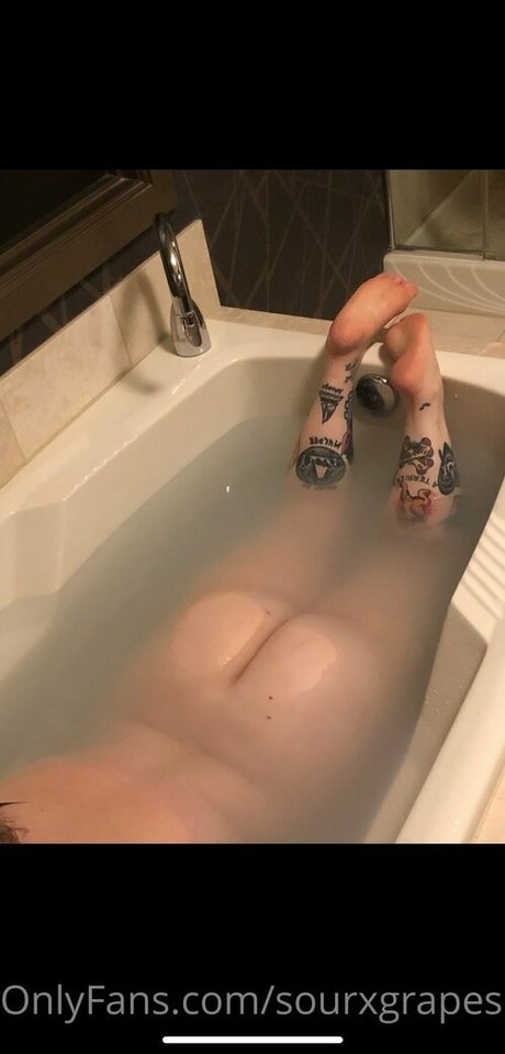 sourxgrapes adult model image