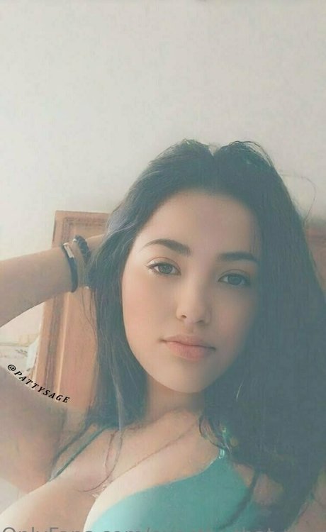 exactly that woman star exclusive image