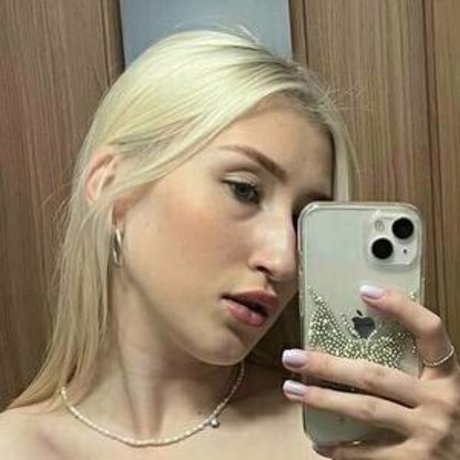 betty hot girl model adult pictures