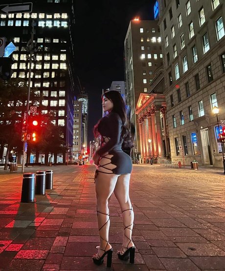 Iyari Berumen Iyib fit model sex img