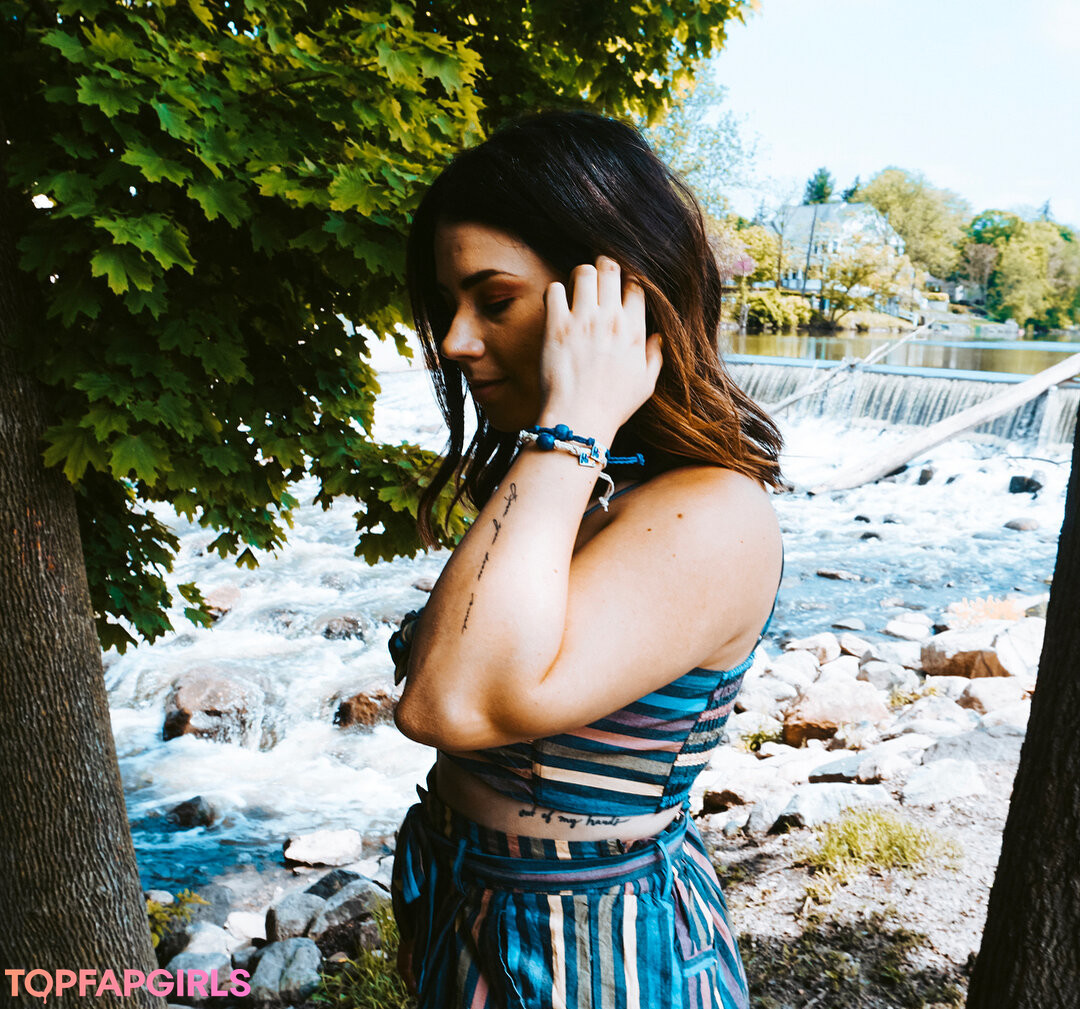 Jillian Rose Reed art actress image