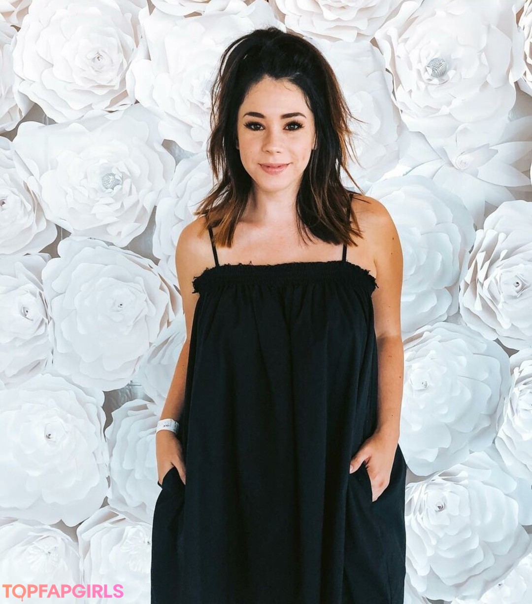 Jillian Rose Reed star art photo