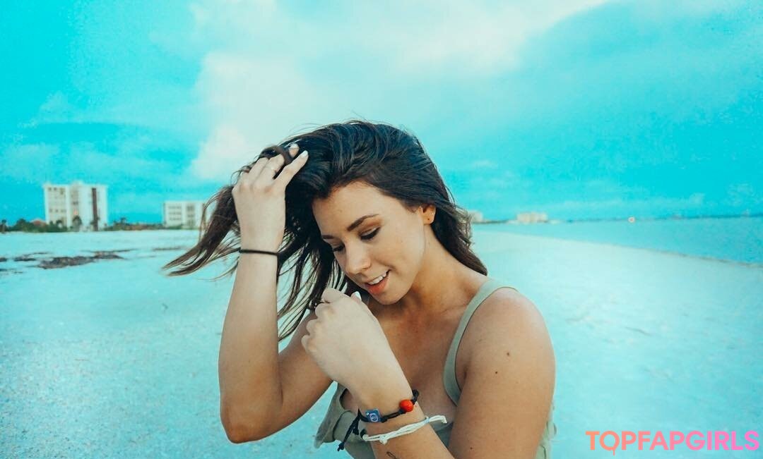 Jillian Rose Reed perfect actress photo