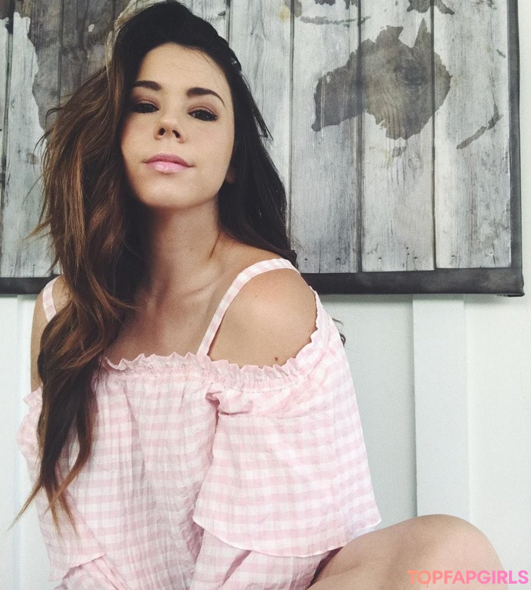 Jillian Rose Reed star free images