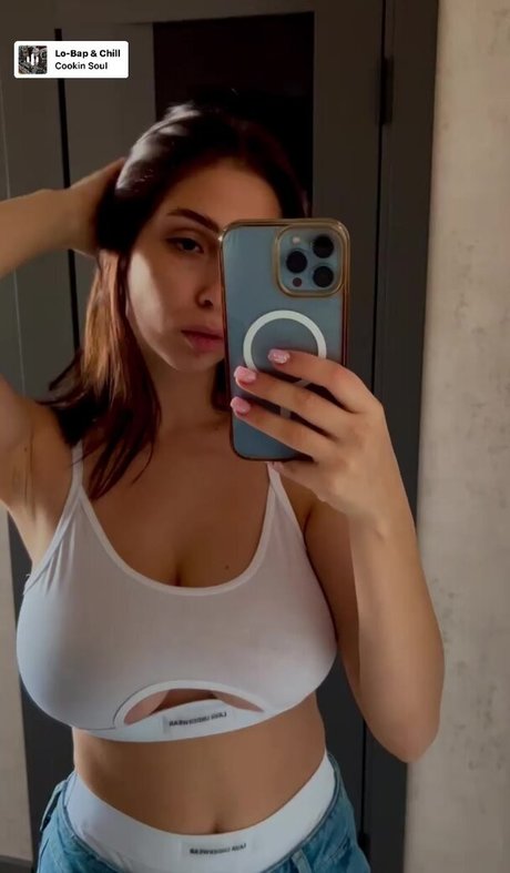 aisultana naked star picture