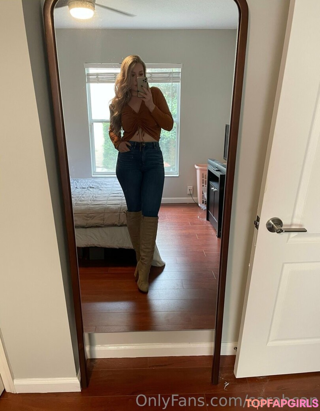 Sarah Can model naked image