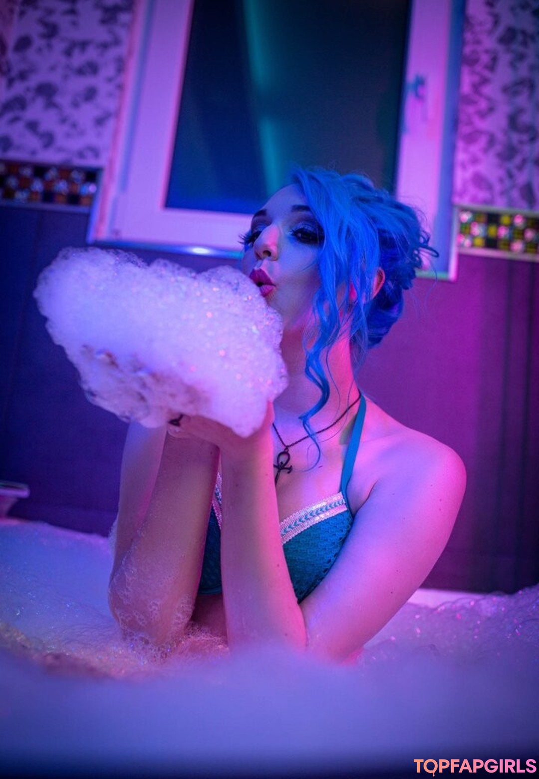 BloodyNyuu star naked pic