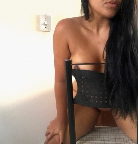 Queli Cruz art model gallery