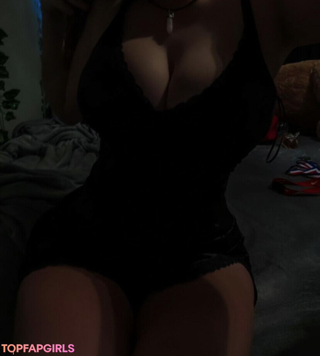 haileyyfriz sex model image