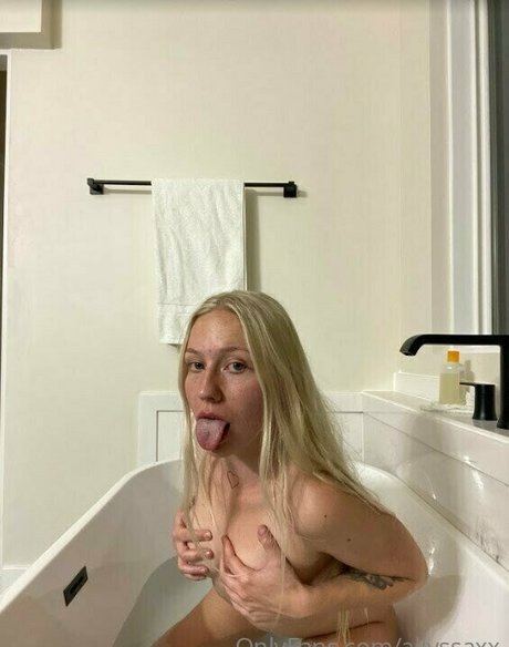 allyssaxx star naked images