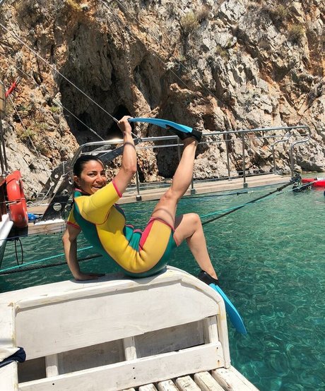 Serpil Cansz model art pics