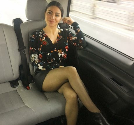 Serpil Cansz pretty actress pictures