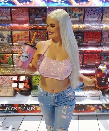 Zandra May pornstar erotic images