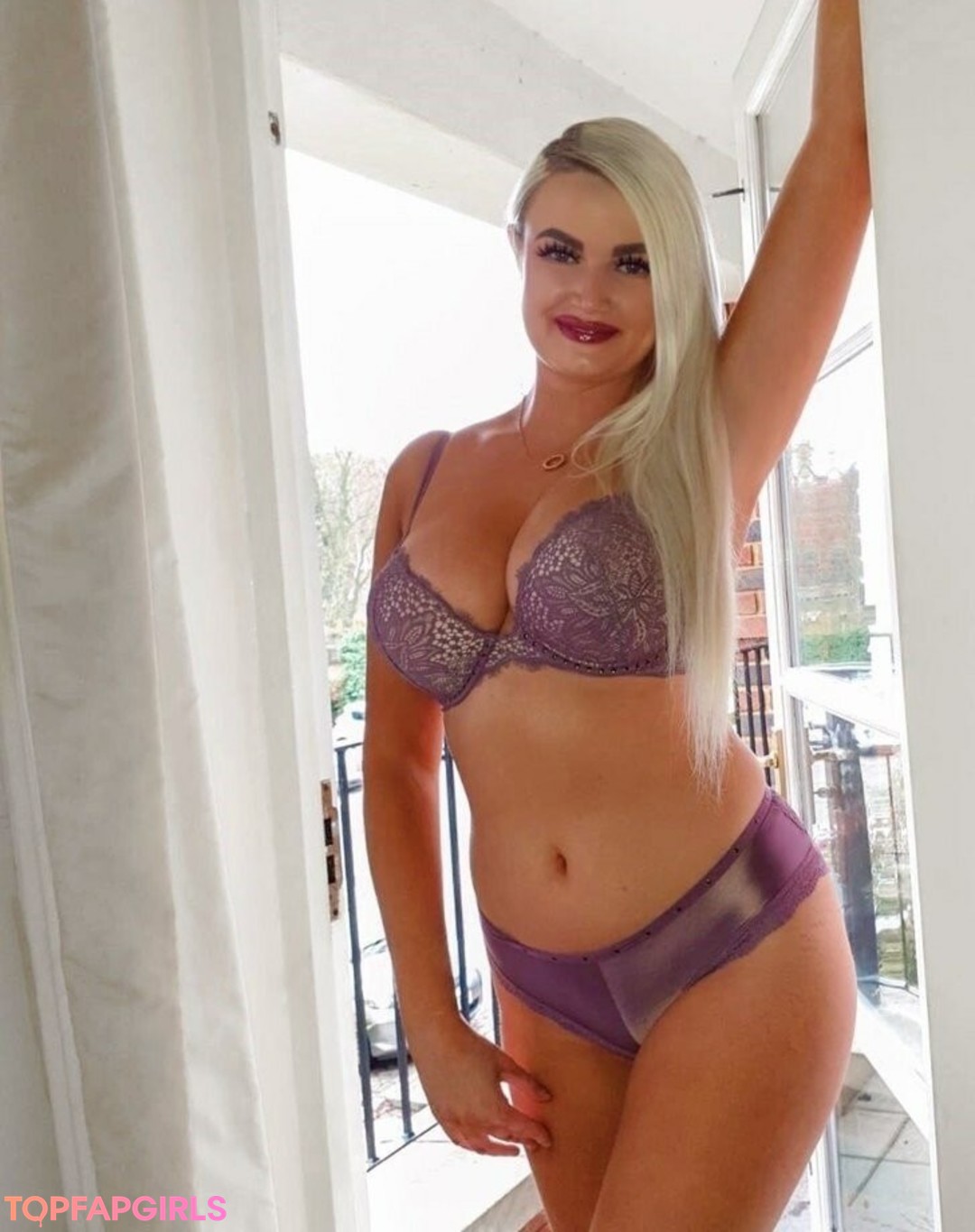 Zandra May nude star picture