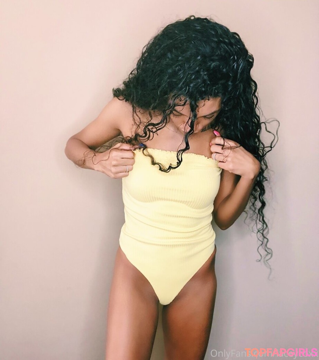 curvy muscle onlyfans sexy gallery