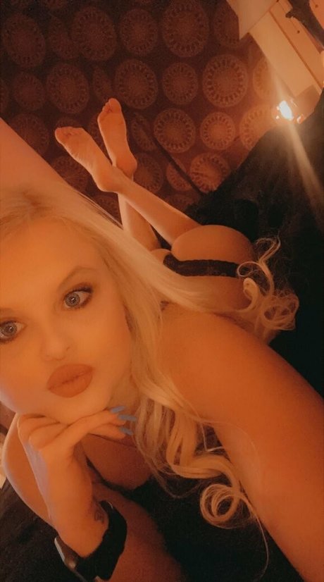 dirtyblonde93 model porn picture