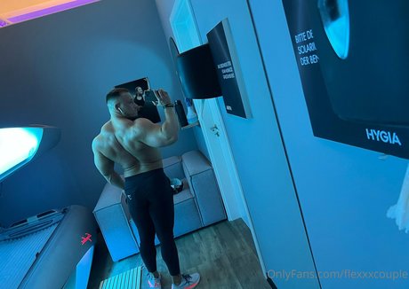 flexxxcouple model pretty photo