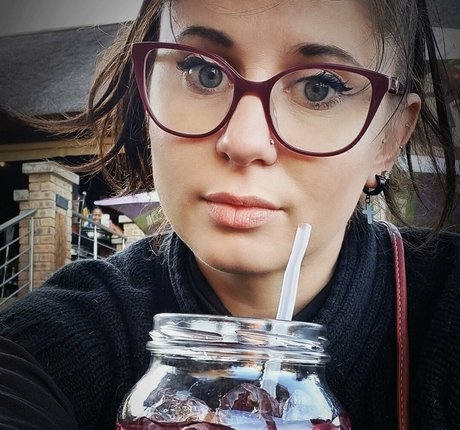 Nadia Bratke beautiful actress photos